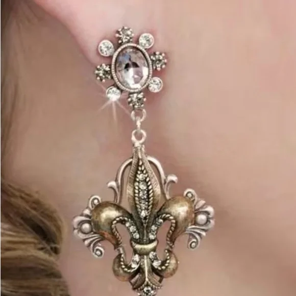 Elegant Silver and Gold Fleur-de-Lis Earrings - Picture 4 of 4